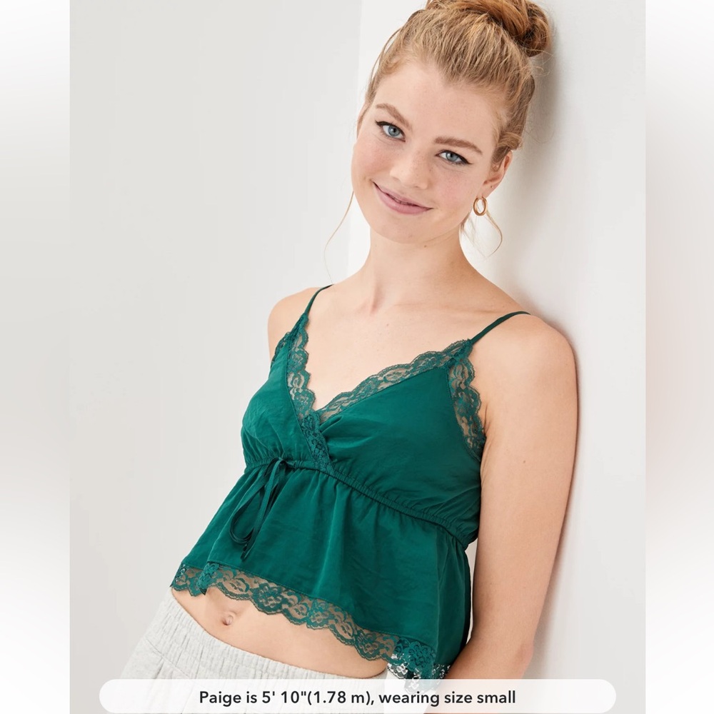 CLOSET TEMPORARILY CLOSING IN JANUARY‼️ 💚AE💚 Prettiest Lace-Trim Cami